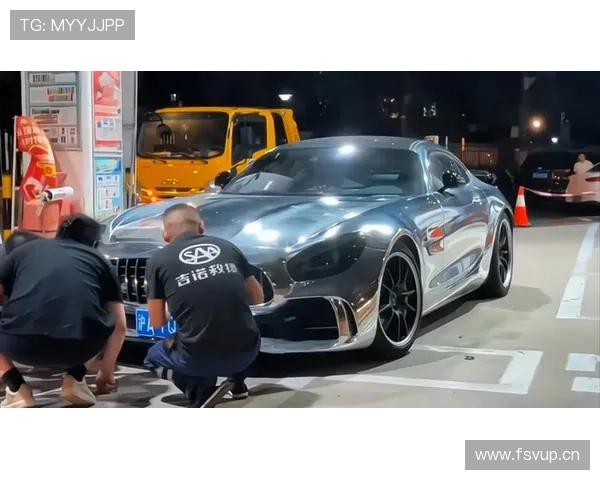 周冠宇家里车库比我家还小，但停的全是千万超跑