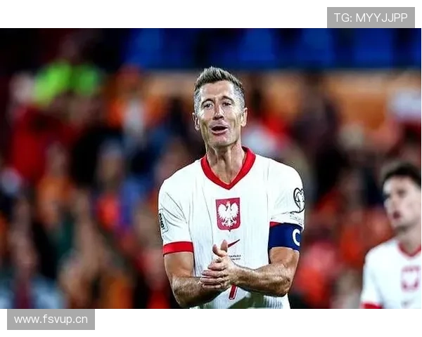 莱万大赛关键战表现争议：效率与影响力真实体现如何